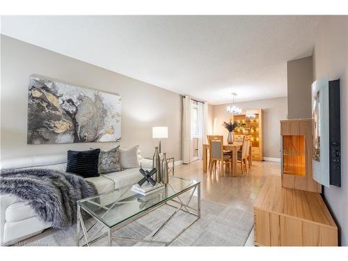 46 Vesper Court, Stoney Creek, ON - Indoor Photo Showing Living Room