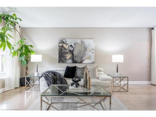 46 Vesper Court, Stoney Creek, ON - Indoor Photo Showing Living Room