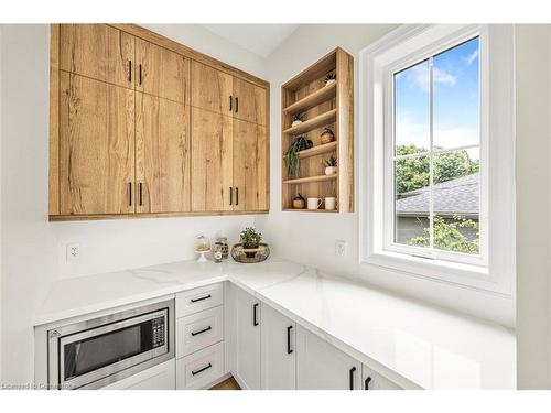 63 Brian Boulevard, Waterdown, ON - Indoor Photo Showing Kitchen