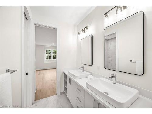 63 Brian Boulevard, Waterdown, ON - Indoor Photo Showing Bathroom