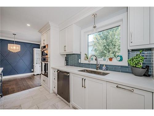 329 Silvana Crescent, Burlington, ON - Indoor Photo Showing Kitchen With Upgraded Kitchen