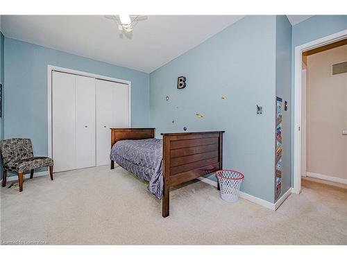 329 Silvana Crescent, Burlington, ON - Indoor Photo Showing Bedroom