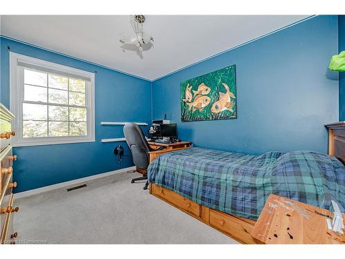 329 Silvana Crescent, Burlington, ON - Indoor Photo Showing Bedroom