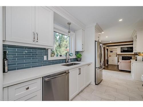 329 Silvana Crescent, Burlington, ON - Indoor Photo Showing Kitchen