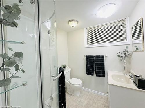 2434 Tait Avenue, Burlington, ON - Indoor Photo Showing Bathroom