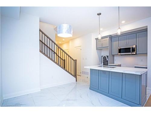 31 Dana Drive, Hamilton, ON - Indoor Photo Showing Kitchen