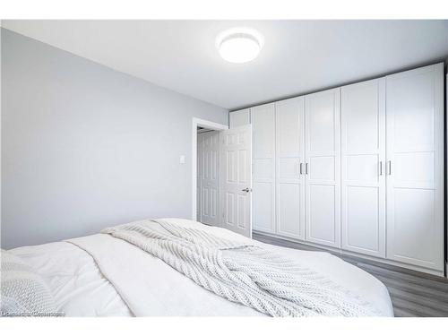 62 Guise Street E, Hamilton, ON - Indoor Photo Showing Bedroom