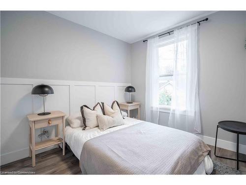 62 Guise Street E, Hamilton, ON - Indoor Photo Showing Bedroom