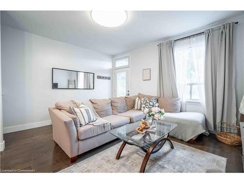 62 Guise Street E, Hamilton, ON - Indoor Photo Showing Living Room