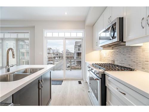 9-288 Glover Road, Stoney Creek, ON - Indoor Photo Showing Kitchen With Stainless Steel Kitchen With Double Sink With Upgraded Kitchen