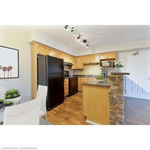 314-1490 Bishops Gate, Oakville, ON - Indoor Photo Showing Kitchen