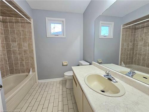 486 Dicenzo Drive, Hamilton, ON - Indoor Photo Showing Bathroom