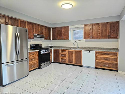 486 Dicenzo Drive, Hamilton, ON - Indoor Photo Showing Kitchen