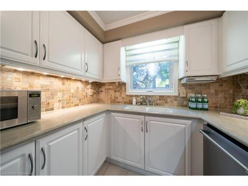 6-230 Meadowbrook Drive, Ancaster, ON - Indoor Photo Showing Kitchen