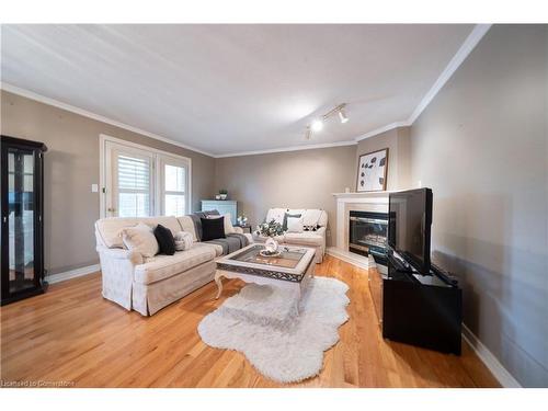 6-230 Meadowbrook Drive, Ancaster, ON - Indoor Photo Showing Living Room With Fireplace