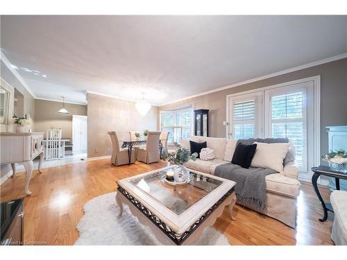 6-230 Meadowbrook Drive, Ancaster, ON - Indoor Photo Showing Living Room