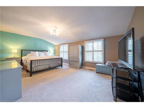 6-230 Meadowbrook Drive, Ancaster, ON - Indoor Photo Showing Bedroom