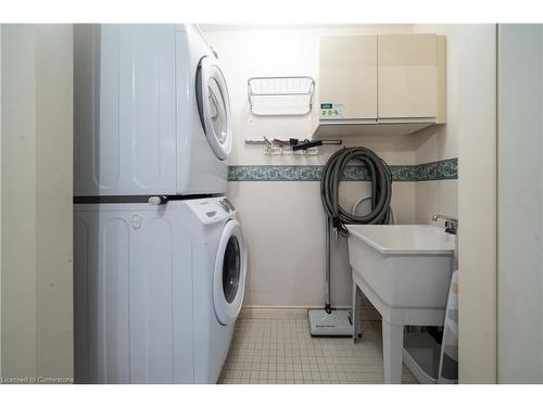 6-230 Meadowbrook Drive, Ancaster, ON - Indoor Photo Showing Laundry Room