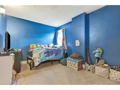 110 Paling Avenue, Hamilton, ON - Indoor Photo Showing Bedroom