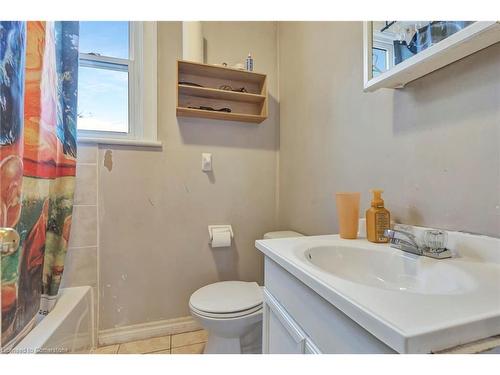 110 Paling Avenue, Hamilton, ON - Indoor Photo Showing Bathroom