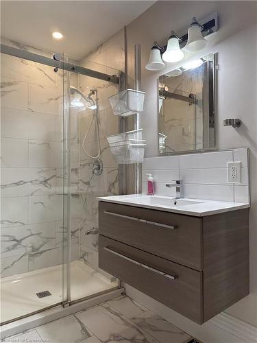 146 Lottridge Street, Hamilton, ON - Indoor Photo Showing Bathroom