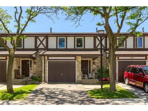 42-2200 Glenwood School Drive, Burlington, ON - Outdoor With Facade