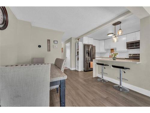 42-2200 Glenwood School Drive, Burlington, ON - Indoor Photo Showing Kitchen