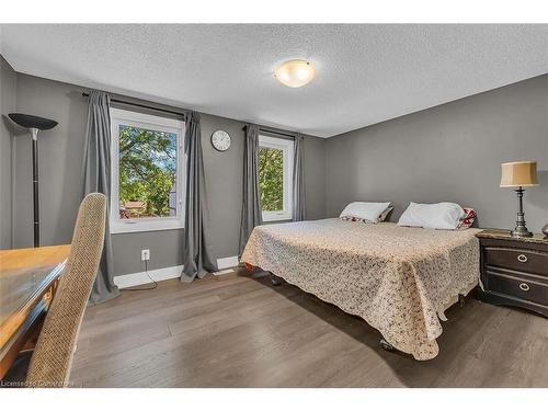 42-2200 Glenwood School Drive, Burlington, ON - Indoor Photo Showing Bedroom