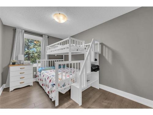 42-2200 Glenwood School Drive, Burlington, ON - Indoor Photo Showing Bedroom