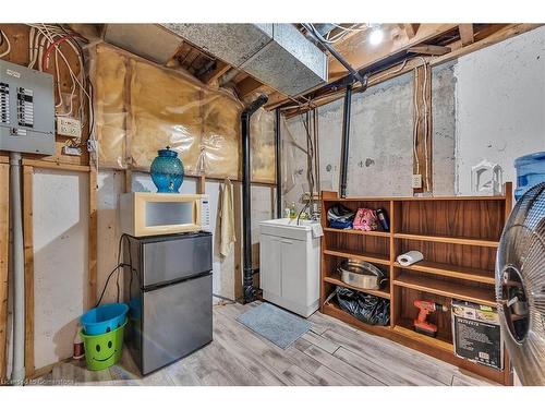 42-2200 Glenwood School Drive, Burlington, ON - Indoor Photo Showing Laundry Room