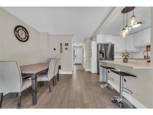 42-2200 Glenwood School Drive, Burlington, ON - Indoor Photo Showing Dining Room