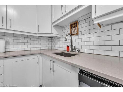 42-2200 Glenwood School Drive, Burlington, ON - Indoor Photo Showing Kitchen With Upgraded Kitchen