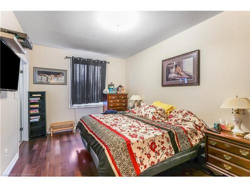 52 Postoaks Drive, Glanbrook, ON - Indoor Photo Showing Bedroom