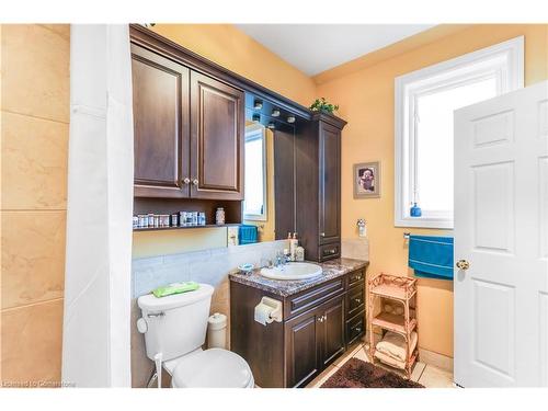 52 Postoaks Drive, Glanbrook, ON - Indoor Photo Showing Bathroom