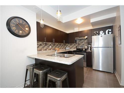 03-03-2420 Baronwood Drive, Oakville, ON - Indoor Photo Showing Kitchen With Double Sink With Upgraded Kitchen