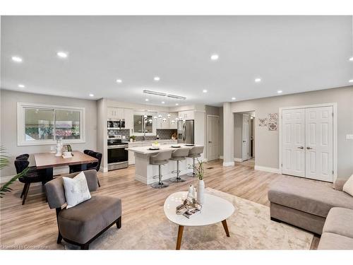 10 Jamar Circle, St. Catharines, ON - Indoor Photo Showing Living Room