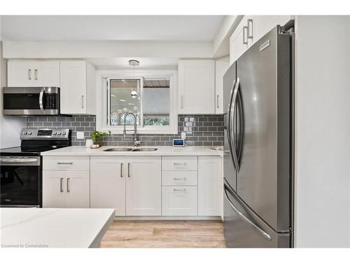 10 Jamar Circle, St. Catharines, ON - Indoor Photo Showing Kitchen With Stainless Steel Kitchen With Double Sink With Upgraded Kitchen