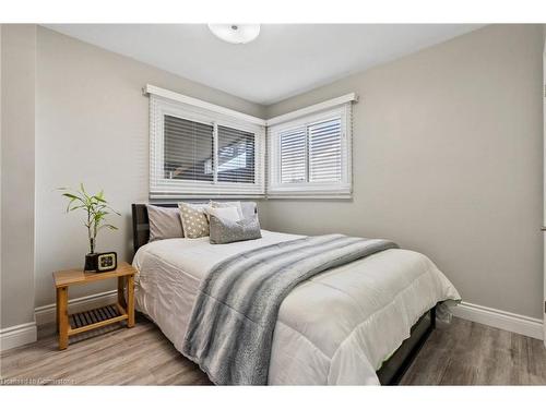 10 Jamar Circle, St. Catharines, ON - Indoor Photo Showing Bedroom