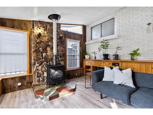 10 Jamar Circle, St. Catharines, ON - Indoor Photo Showing Living Room