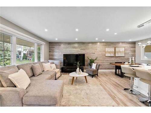 10 Jamar Circle, St. Catharines, ON - Indoor Photo Showing Living Room