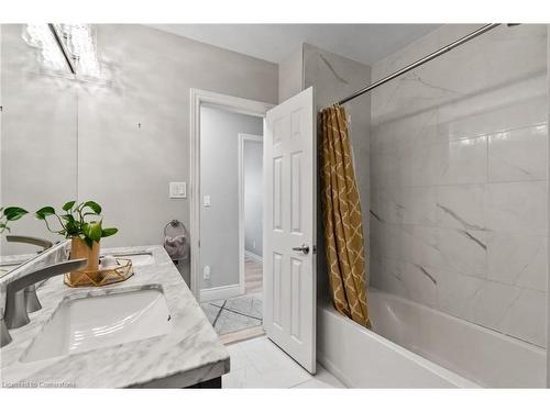 10 Jamar Circle, St. Catharines, ON - Indoor Photo Showing Bathroom