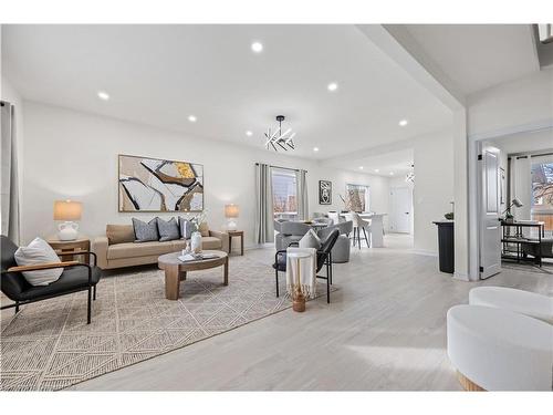 80 Courtwright Street, Fort Erie, ON - Indoor Photo Showing Living Room