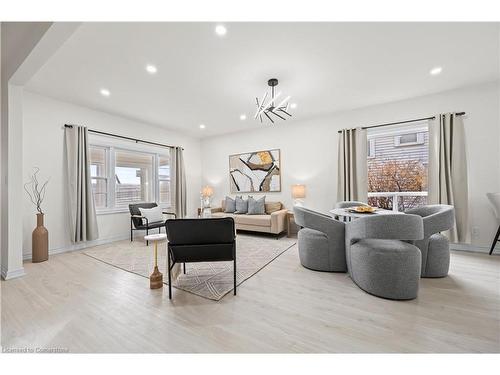 80 Courtwright Street, Fort Erie, ON - Indoor Photo Showing Living Room