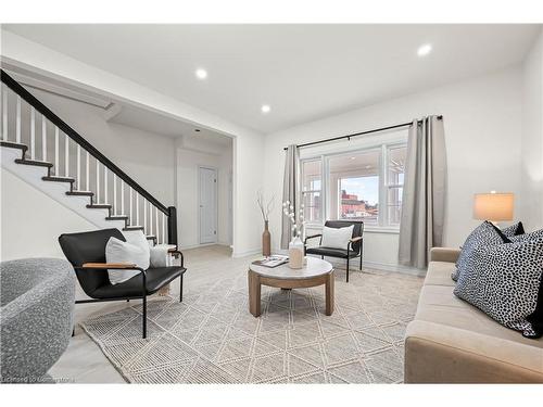 80 Courtwright Street, Fort Erie, ON - Indoor Photo Showing Living Room