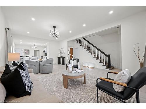 80 Courtwright Street, Fort Erie, ON - Indoor Photo Showing Living Room