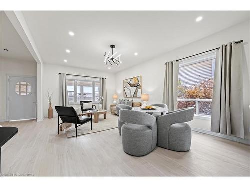 80 Courtwright Street, Fort Erie, ON - Indoor Photo Showing Living Room