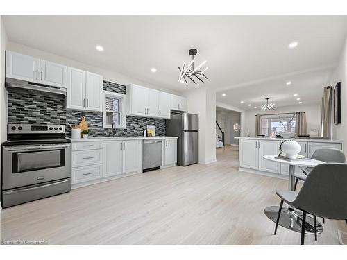 80 Courtwright Street, Fort Erie, ON - Indoor Photo Showing Kitchen With Upgraded Kitchen