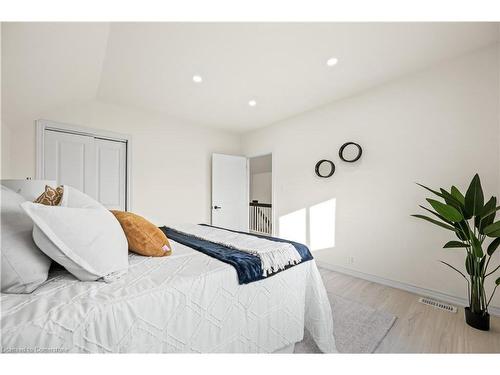 80 Courtwright Street, Fort Erie, ON - Indoor Photo Showing Bedroom