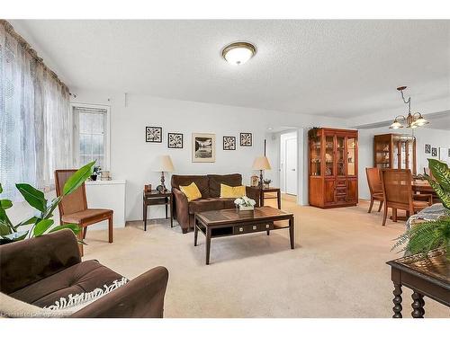 376 Silverbirch Boulevard, Mount Hope, ON - Indoor Photo Showing Living Room