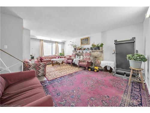 312 Westcourt Place, Waterloo, ON - Indoor Photo Showing Living Room